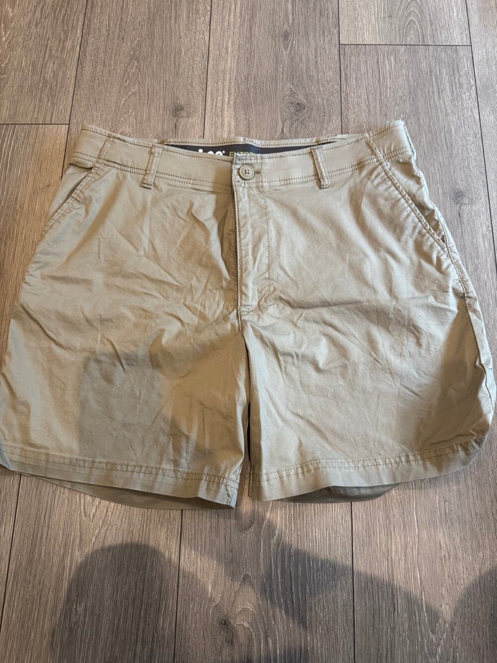 Lee Extreme Motion Khaki Tan Shorts Mens 36 Stretch